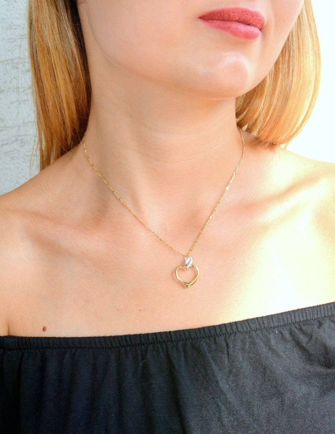 Złota zawieszka 375 serduszko z dodatkiem białego złota ZA 1527 375. Złota zawieszka damska. Złota zawieszka serce próby 375. Złota zawieszka damska. Wisiorek serce. Złota zawieszka na prezent..jpg